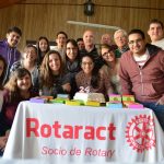 Miembros de Rotaract Club Casilda festejando su 24º aniversaio.